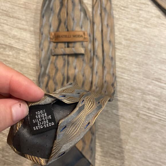 Men’s Fratelli Moda 100% Silk Tie Gray Gold - Picture 4 of 4
